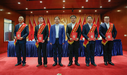 宜化集團(tuán)召開2019年慶?！拔逡弧眹H勞動(dòng)節(jié)暨表彰大會(huì)(圖7)