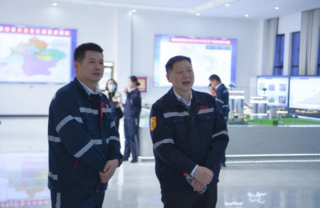 黃智華、王大真一行到新疆宜化和新疆宜化礦業(yè)現(xiàn)場調(diào)研(圖3)