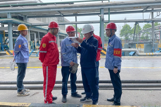 王大真到松滋肥業(yè)、楚星公司和股份公司現(xiàn)場檢查安全生產(chǎn)工作(圖1)