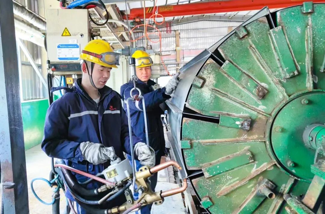 青海宜化電石分廠電極殼班：加強(qiáng)標(biāo)準(zhǔn)化建設(shè)，保障電石爐長周期穩(wěn)定運(yùn)行(圖4)