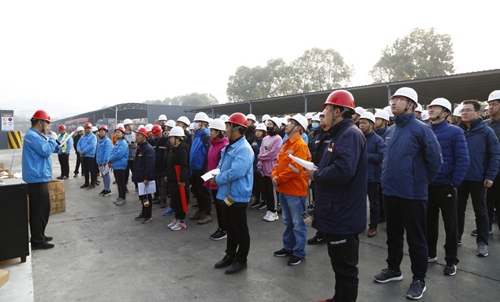 熱火朝天！集團總部140余人到股份公司氯堿分廠開展勞動