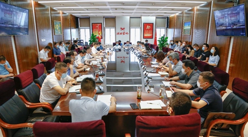 集團召開行政辦公會 強調(diào)領(lǐng)導(dǎo)干部要有責任之心仁愛之心擔當之責