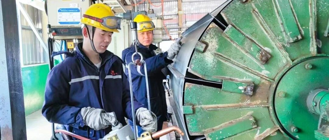 青海宜化電石分廠電極殼班：加強(qiáng)標(biāo)準(zhǔn)化建設(shè)，保障電石爐長(zhǎng)周期穩(wěn)定運(yùn)行